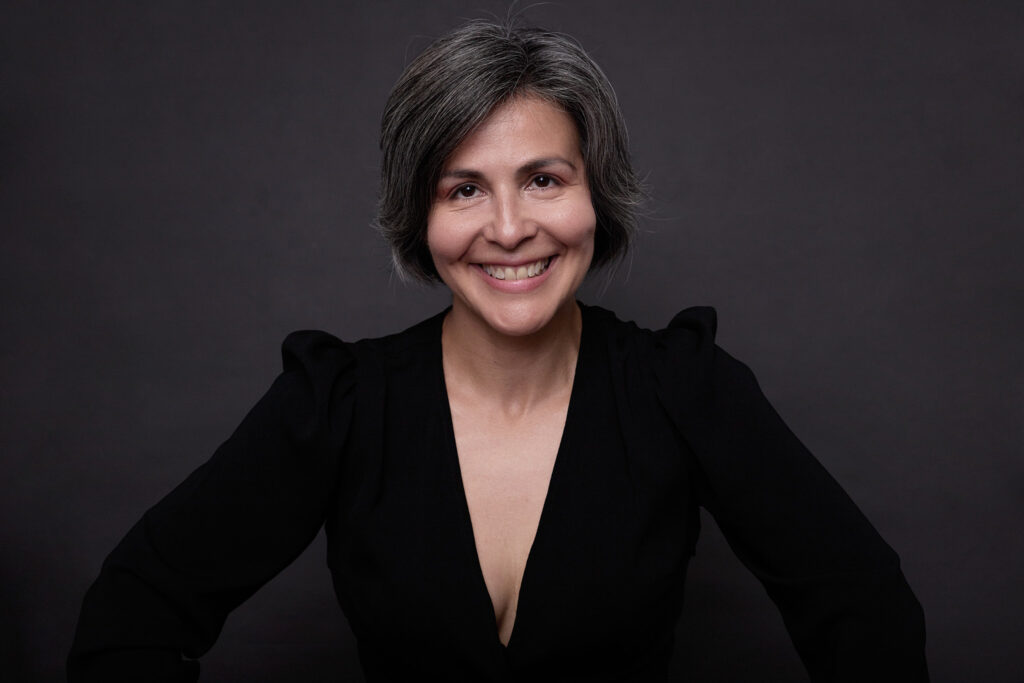 Studio-based 40 Over 40 portrait photography in Candiac | Photographie de portrait 40 over 40 en studio à Candiac