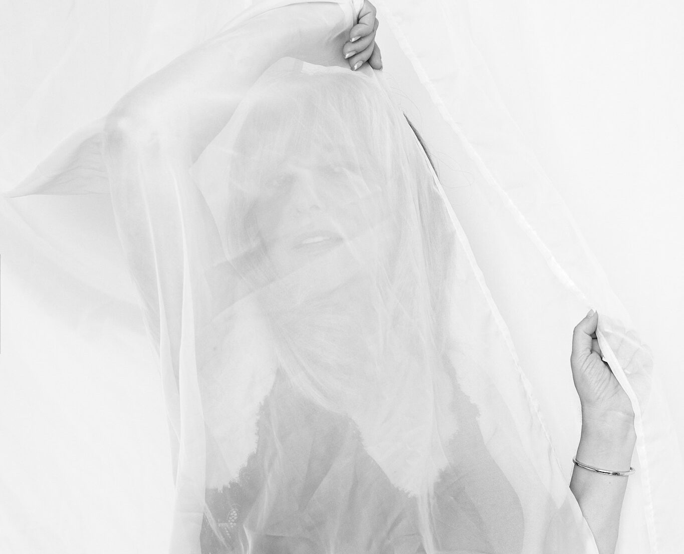 Boudoir editorial portrait femme 40+ / women 40+ South Shore La Prairie