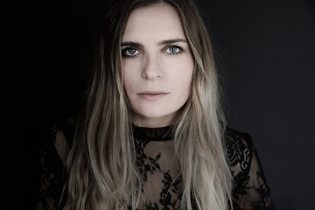 Editorial-style portrait photography on Montreal’s South Shore | Photographie de portrait style éditorial sur la Rive-Sud